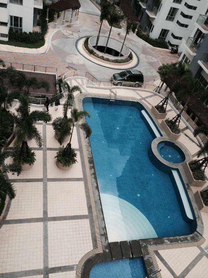 Resorts World Condo Маніла Екстер'єр фото